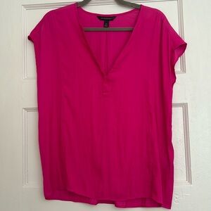 Banana Republic never been worn magenta blouse. Size M.